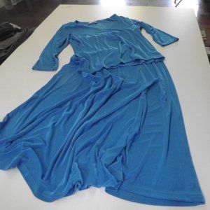 🐚Womans 3/4 sleeve top with skirt, set is XLarge top, Large Skirt ,Blue
